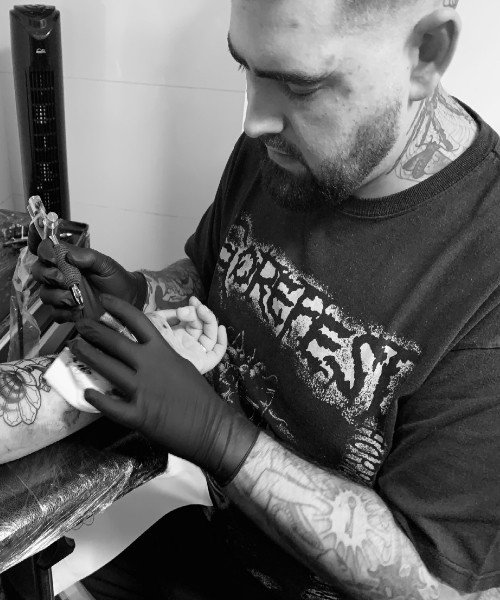 Tattoo artist - lee