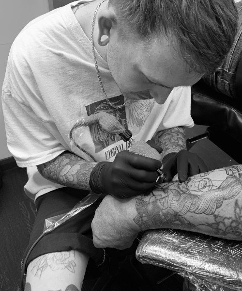 tattoo artist - Sidney